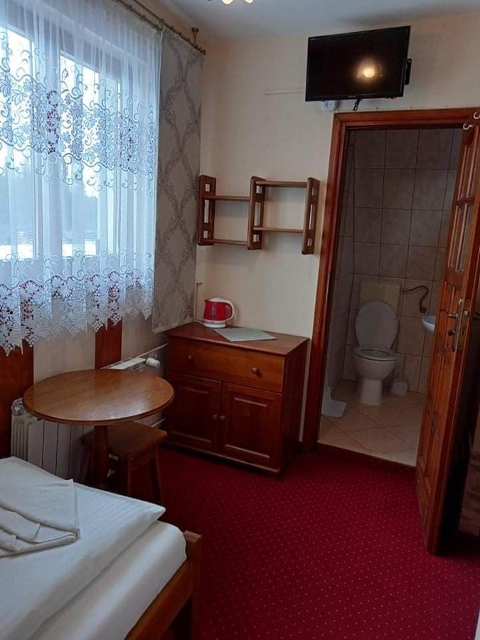 Pokoje Goscinne U Bronka Ciche Małe Exteriör bild