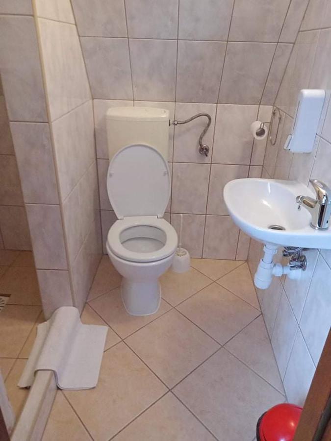 Pokoje Goscinne U Bronka Ciche Małe Exteriör bild