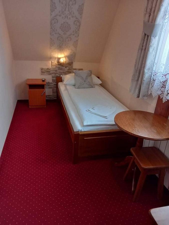 Pokoje Goscinne U Bronka Ciche Małe Exteriör bild